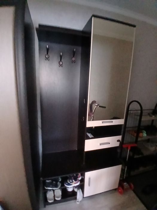 Продам шкаф в прихожую