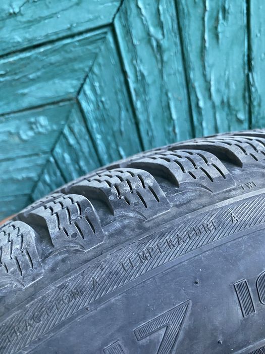 Продавам 4 гуми nokian 235 65 17
