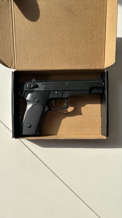 Игрушечный пистолет