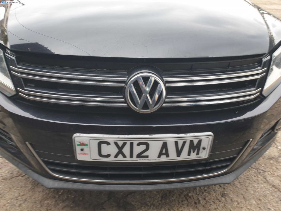 Grila Sigla cu Emblema de pe Bara Spoiler Fata Volkswagen Tiguan FL Facelift 2011 - 2015 [K7788]