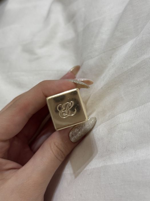 Помада Estee Lauder