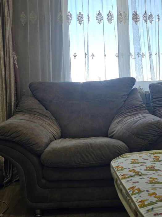 Продам диван с креслом