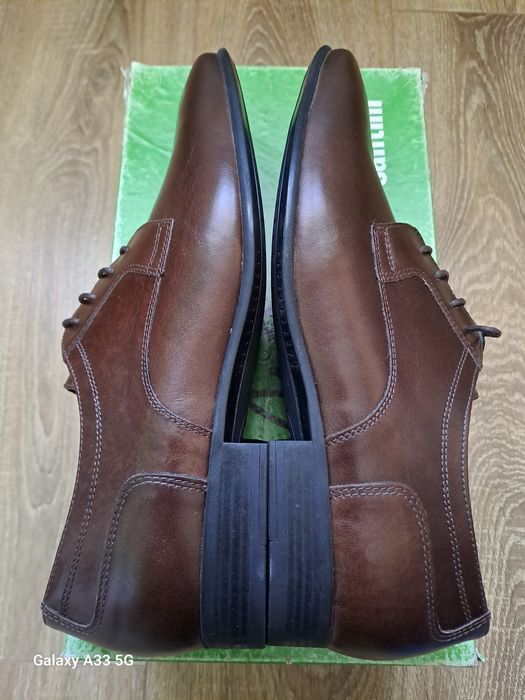 Vând pantofi noi din piele  pentru  bărbaţi,  brand  Marco Santini.