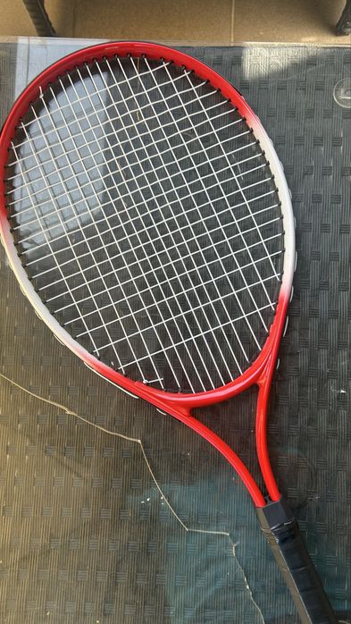 Vand racheta de tenis de camp , ideala pentru varsta de 8-11 ani , noua