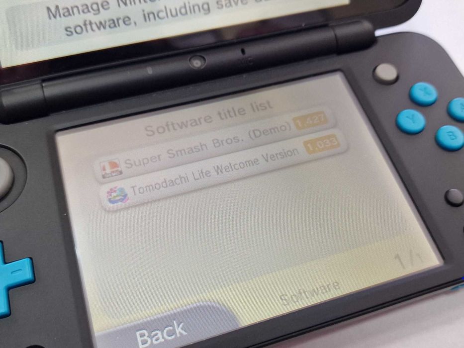New Nintendo 2DS XL - Black and Turquoise (Nintendo 3DS)