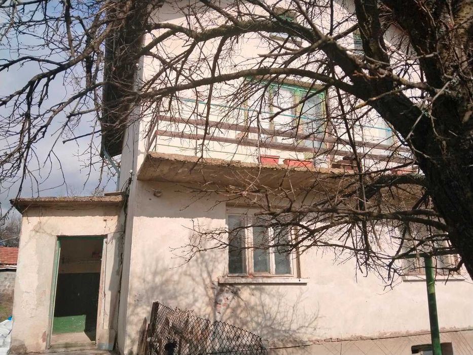 Масивна къща за постояно живеене Расник