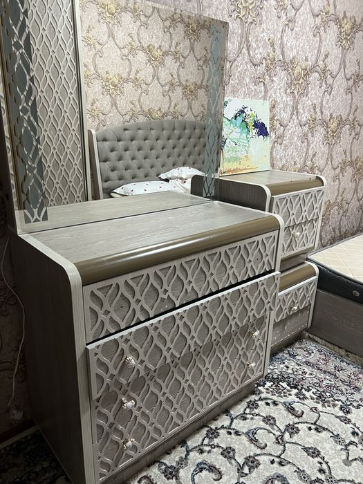 Спальный набор, тумбочки, кровать