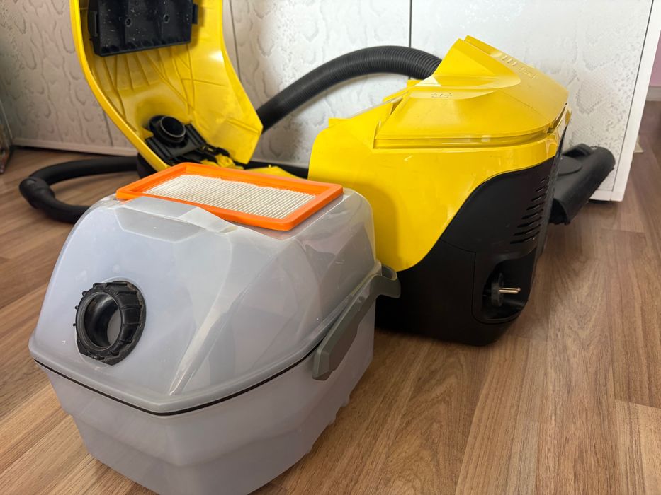 Прахосмукачка Karcher с воден филтър