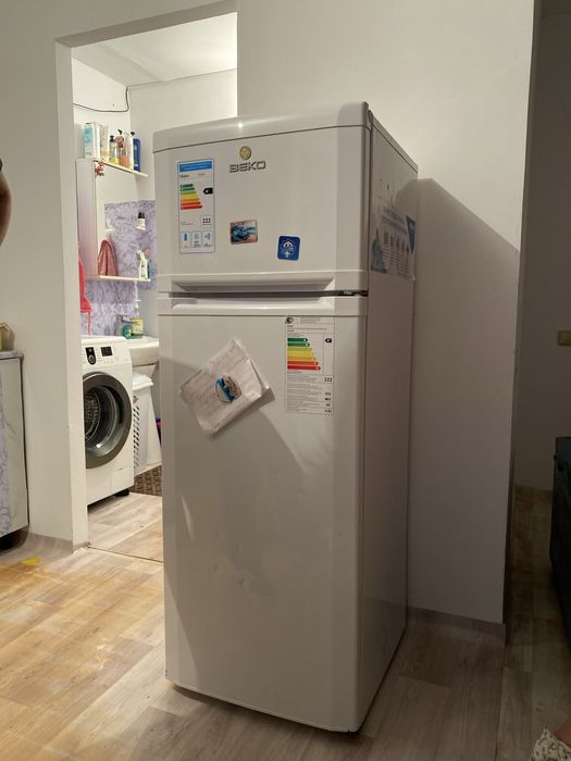 Холодильник срочно продается