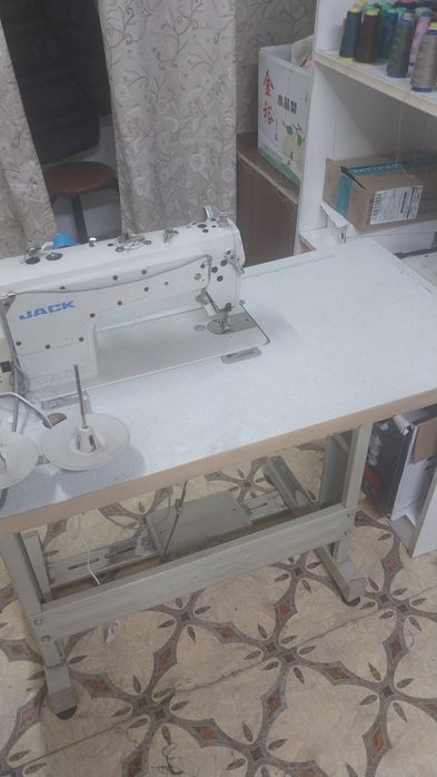 Швейная машина JACK