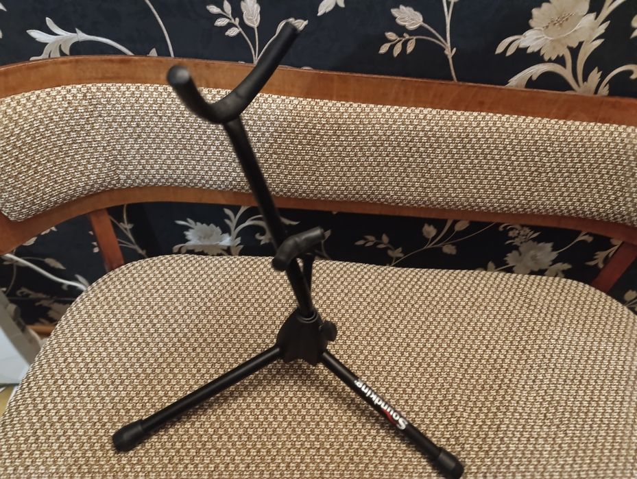 Подставка для саксофона,альт и тенор