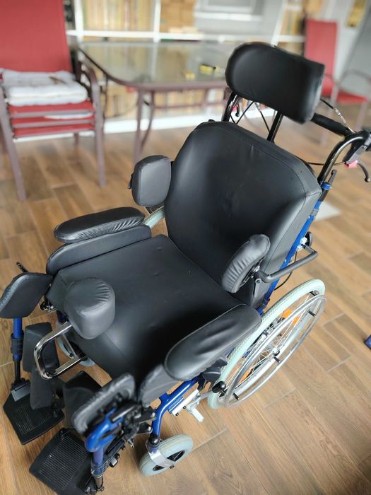 Scaunul cu rotile Relief CP910