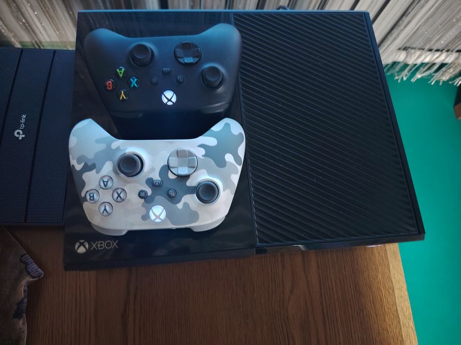 Продам Xbox one FIFA22 в комплекте