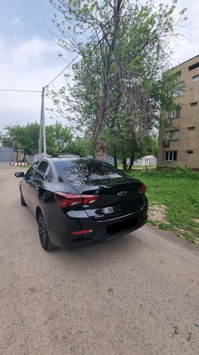 Oniks 3 pazitsiya sotiladi