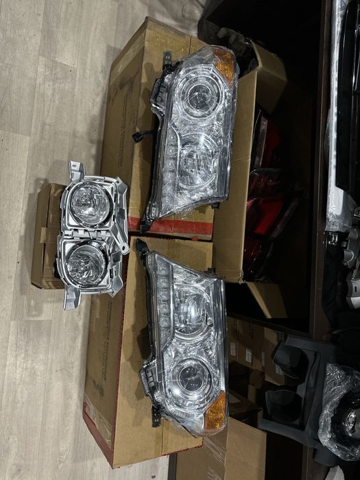 Фара Land Cruiser 200