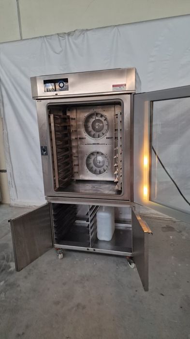 Немски конвектомат-фурна Wieseu със стойка и пароуловител