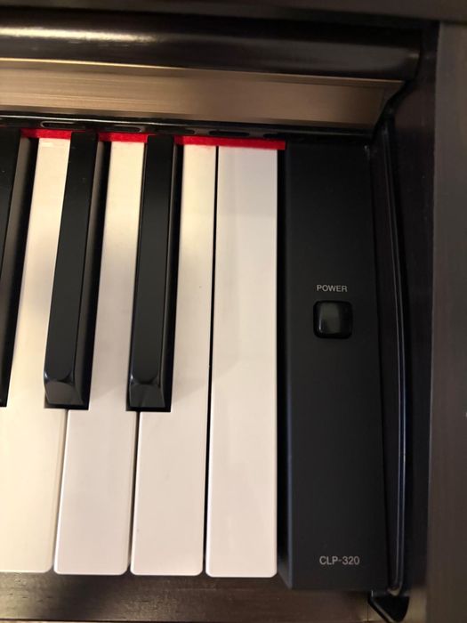 Pian Yamaha Clavinova CLP 320 si Scaun