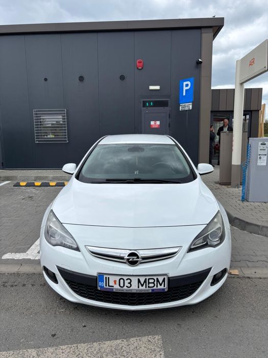 De vanzare  Opel Astra J GTC 2013