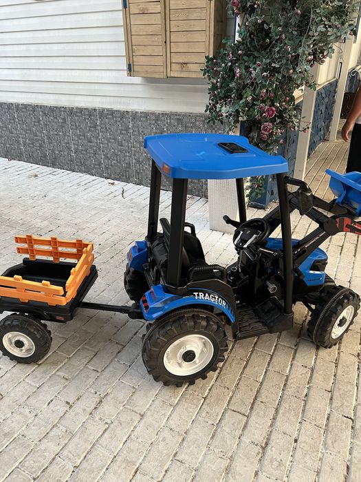 Синий трактор детский