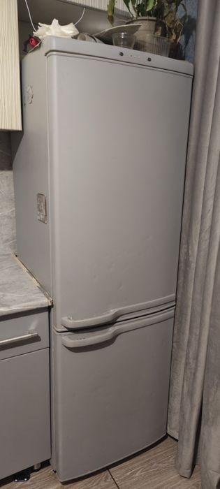 Отдам даром холодильник