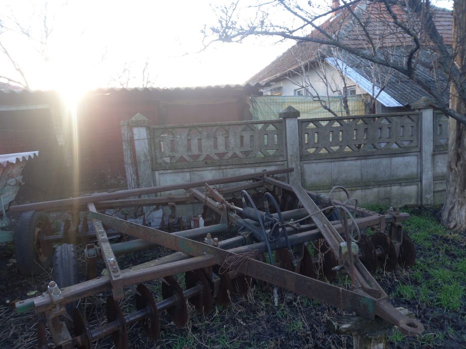 Disc si plug agricol