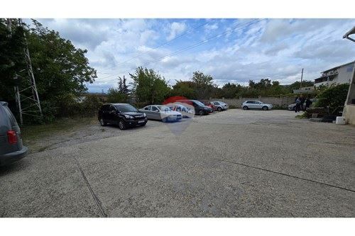 Склад в Варна-Бриз площ 600 цена 3100