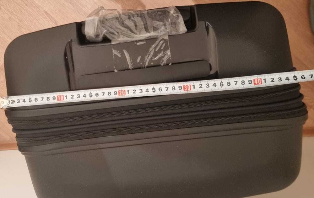 Продаётся чемодан Cosmo