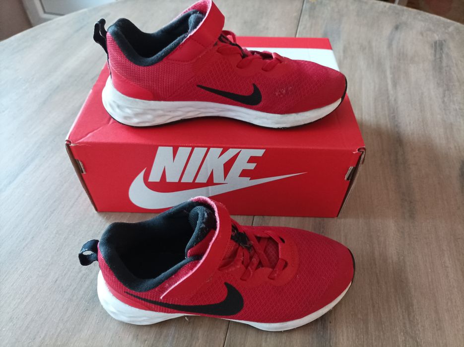 Nike - Олекотени обувки Revolution 6 NN за бягане