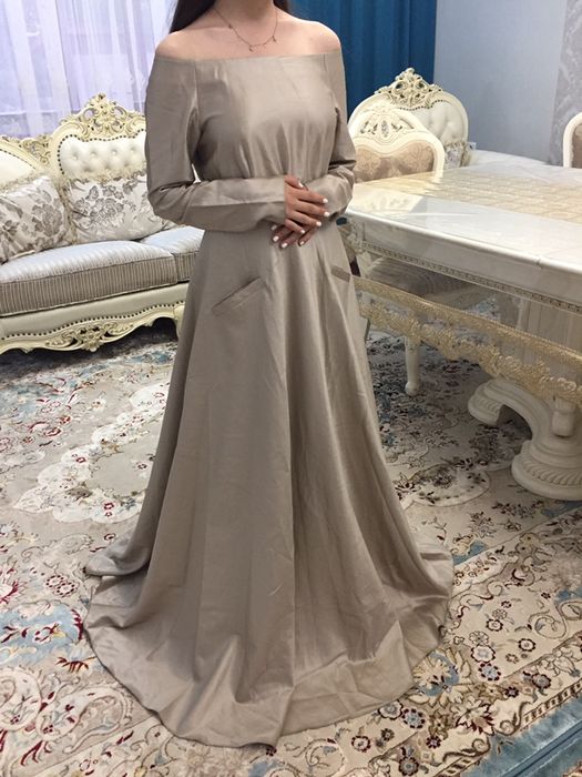 Платья вечерние