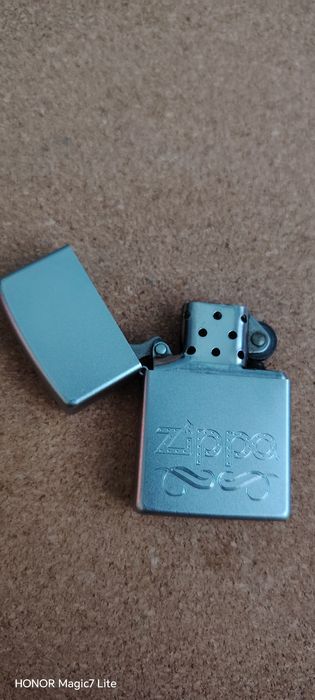 Бензинова запалка Zippo