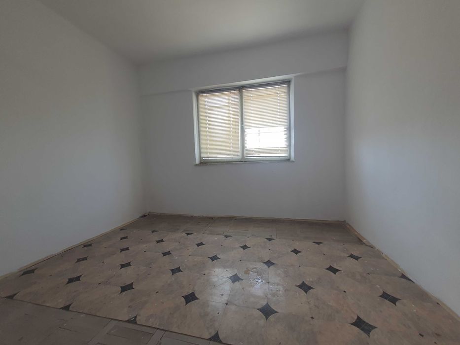 Apartament cu 3 camere de vânzare în centrul orașului Hârșova – Spațiu, confort și o locație excelentă!
