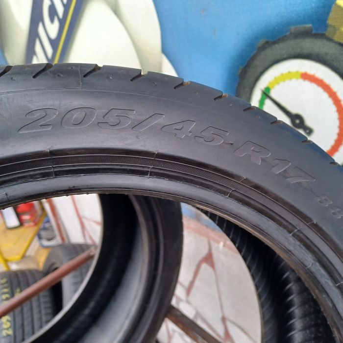 205 45 17 Pirelli 2бр летни дот 23