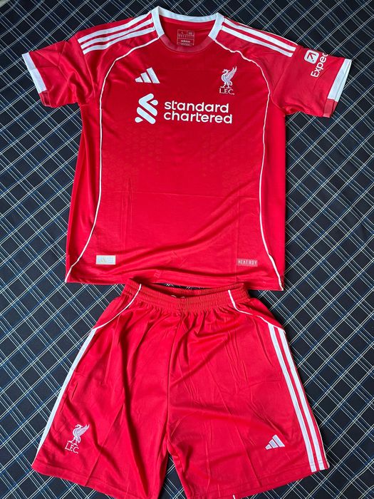 Liverpool 2025/26 Men’s home jersey SIZE L WIRTZ 7