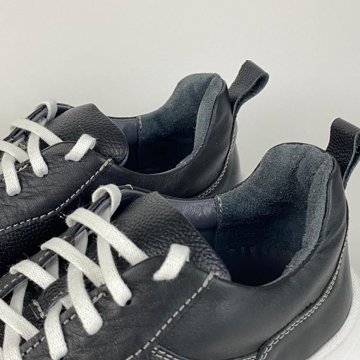 Кроссовки кожанные.