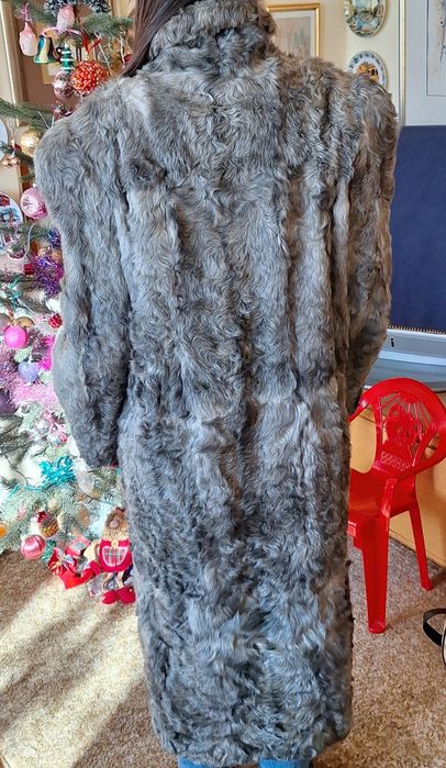 Сиво дамско дълго палто