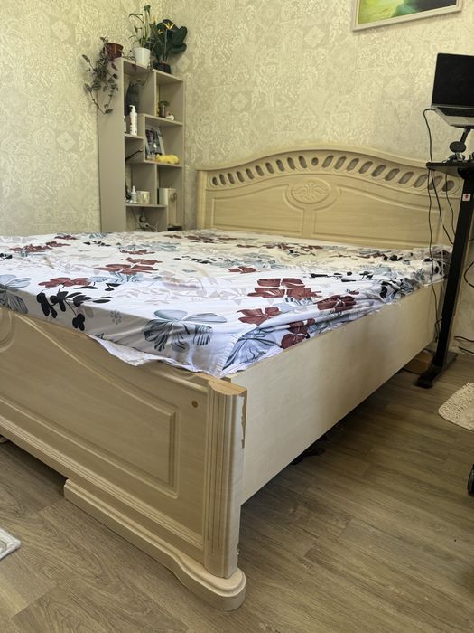 Двуспальная кровать 180×200 Keng Makon в хорошем состоянии