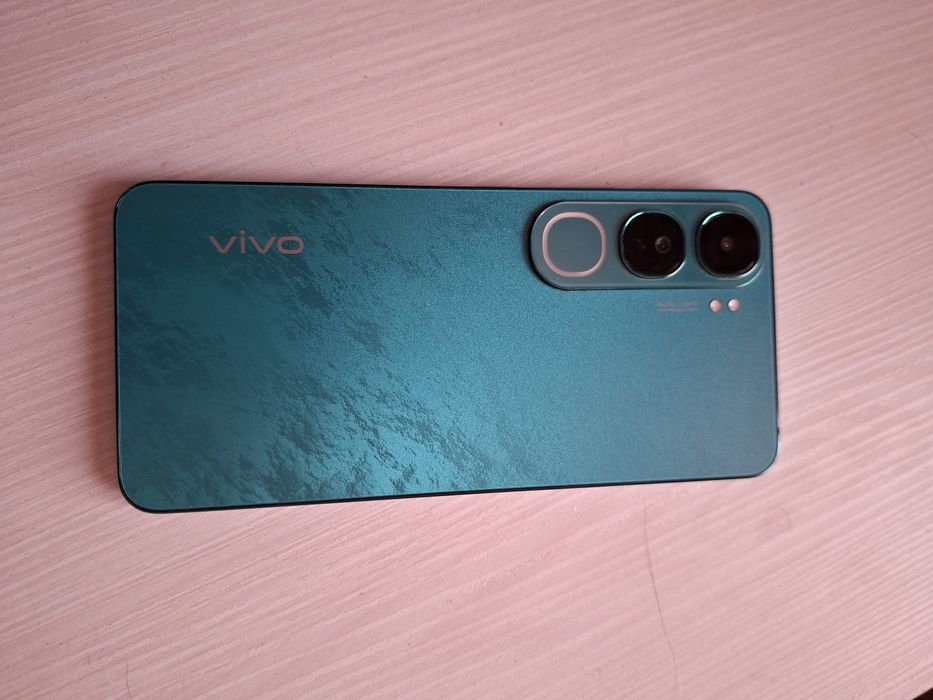 Срочно продам VIVO V 40