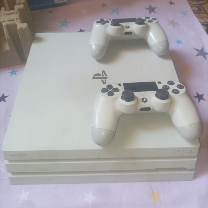 Playstation 4 Pro xotirasi  1 TB 18 ta oyini bor