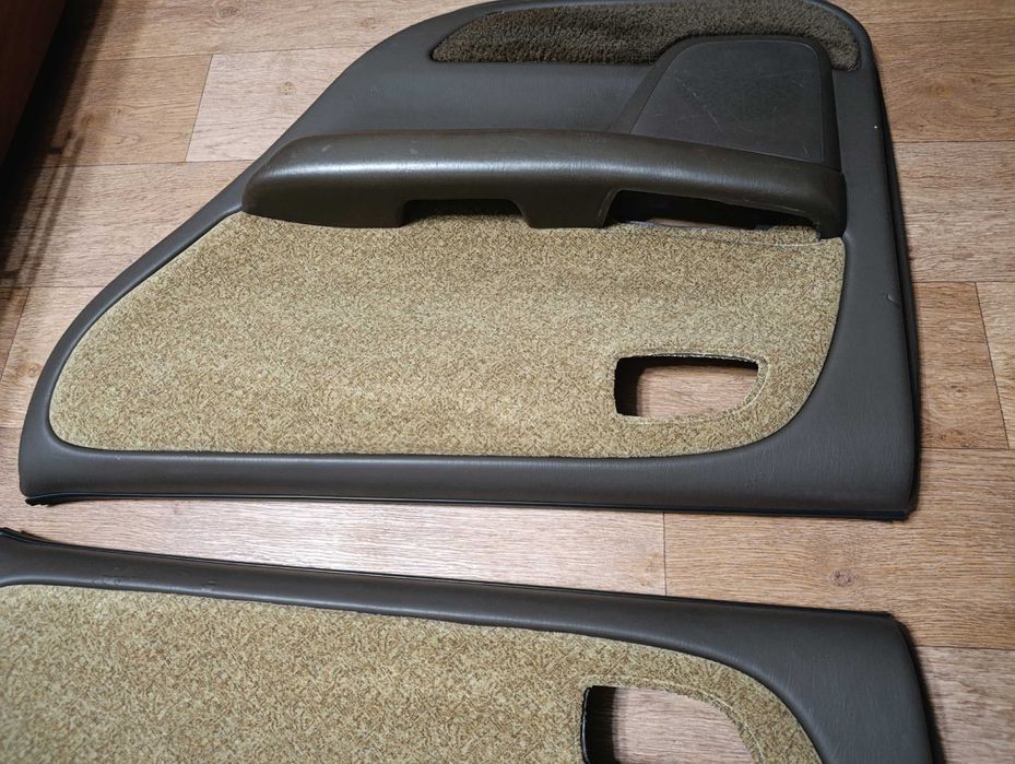 Обшивки дверей Chaser JZX90