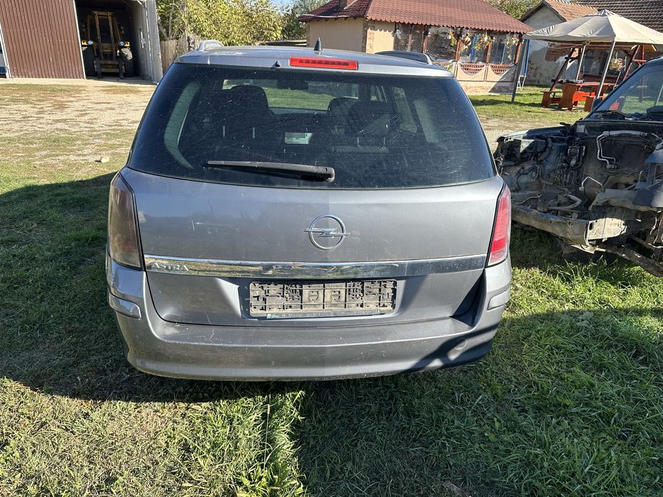 Dezmembrez Opel astra h 1.9 diesel 150 de cai 6 trepte an 2006