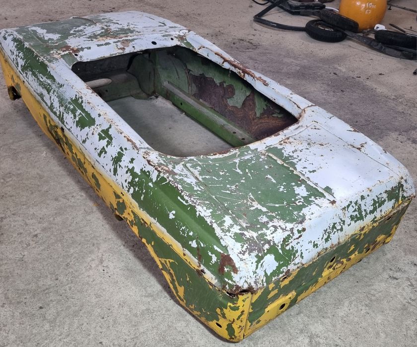 Педальная машинка