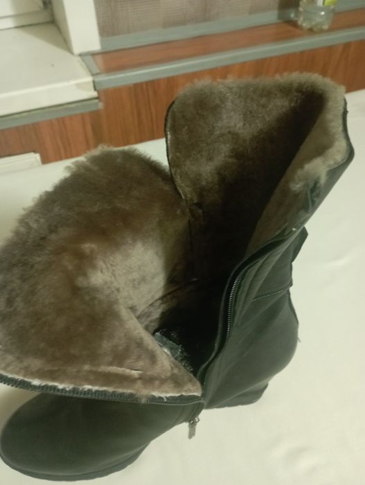 Продаю зимние сапоги