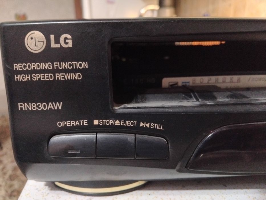 Видеомагнитофон LG