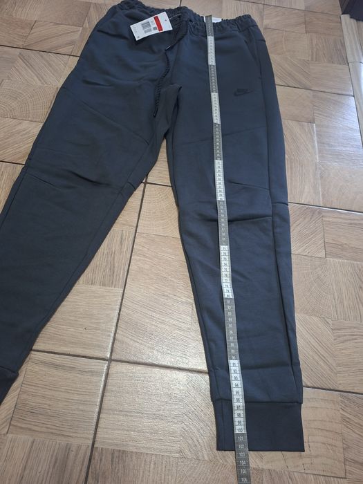 Pantaloni Nike pentru bărbați,nou cu etichetă,de culoare gri