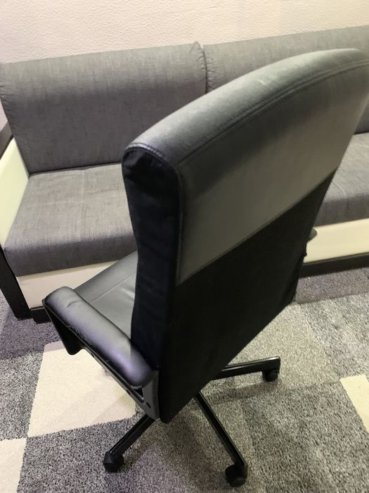 Кожанное кресло