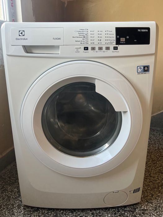 Пералня Electrolux EWF1074BW/ За части