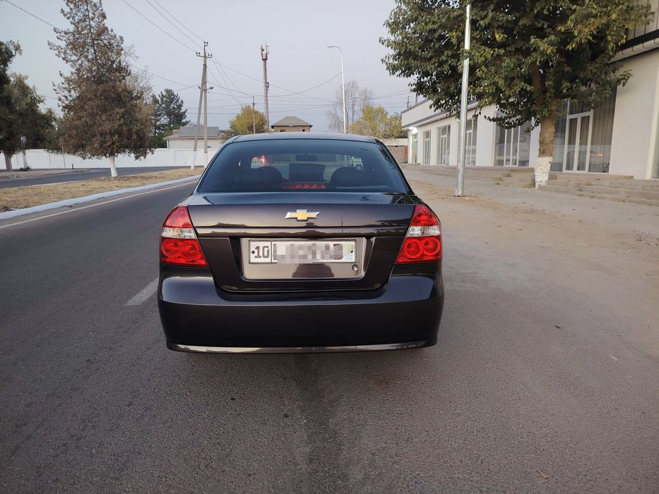 Nexia 3, 2 pozitsiya sotiladi. Holati zo'r, gaz benzin