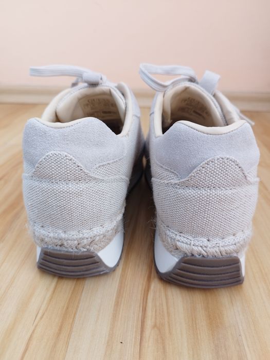 Нови обувки Guess