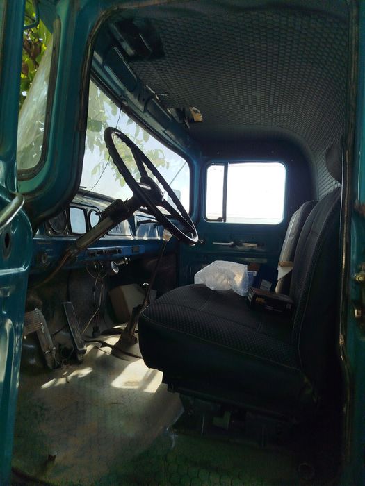 Zil sotiladi. ЗИЛ сотилади.