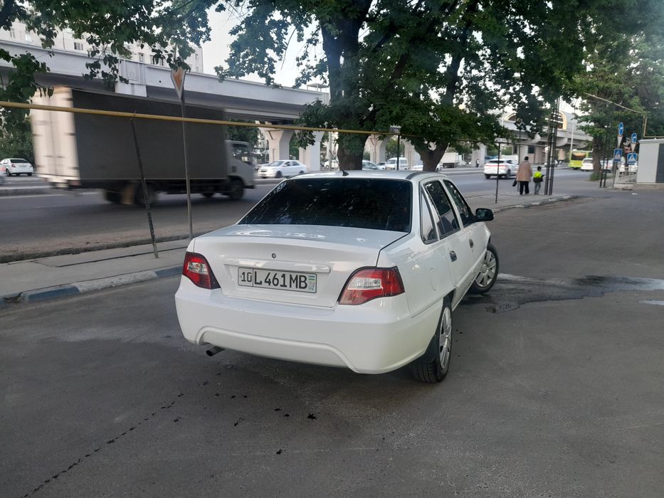 Nexia 2 1,6 sotiladi